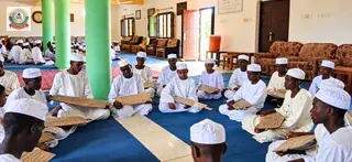 في الحلقة: ألواح للحفظ ورفقة في التعلّم.