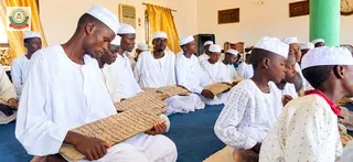 قراءة من لوح الحفظ داخل الحلقة.