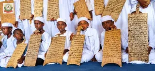 ألواح القرآن بين أيدي صغار الدارسين.